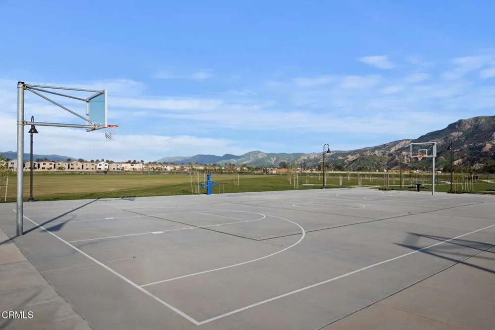 2072 Harvest Loop Santa Paula, CA 93060