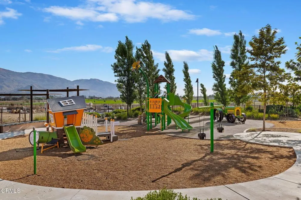 2072 Harvest Loop Santa Paula, CA 93060