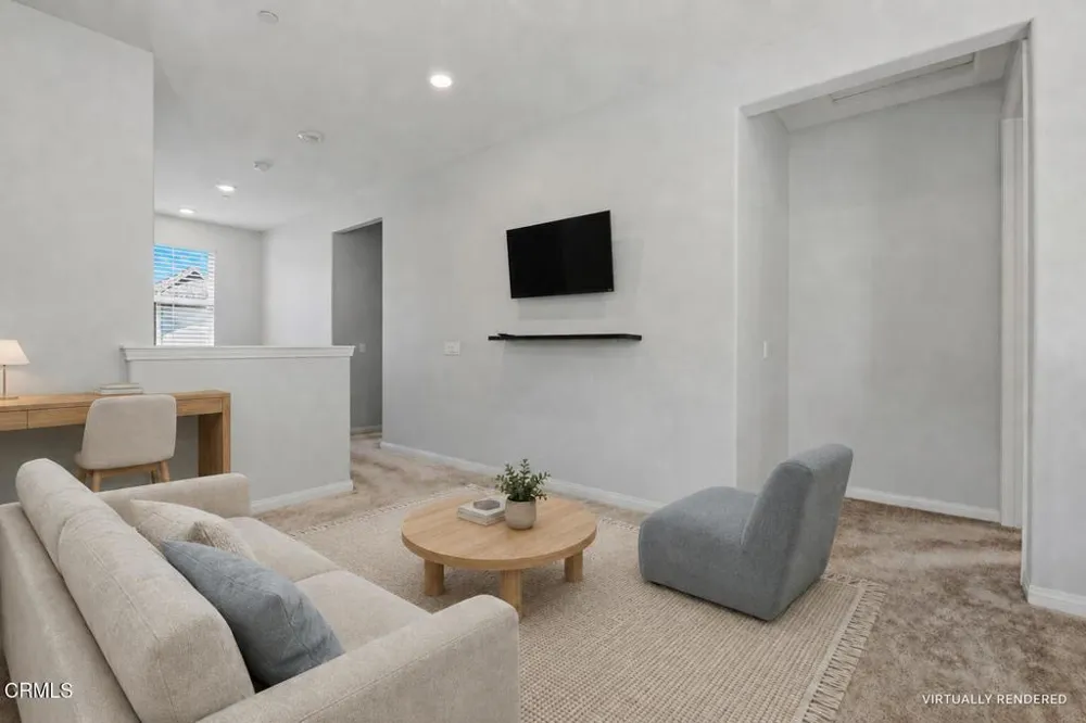 2072 Harvest Loop Santa Paula, CA 93060