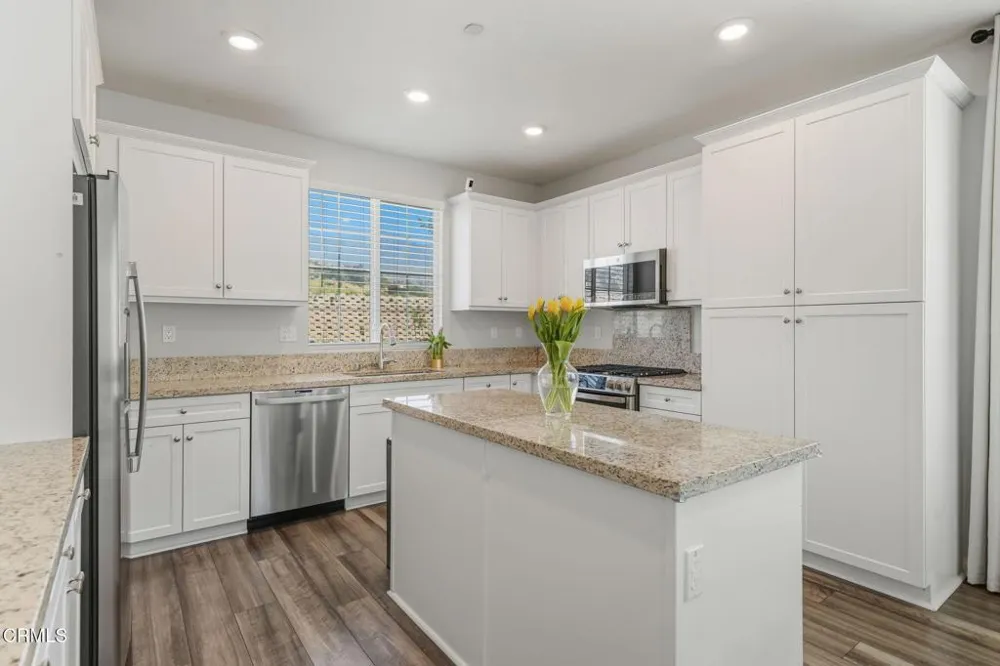 2072 Harvest Loop Santa Paula, CA 93060