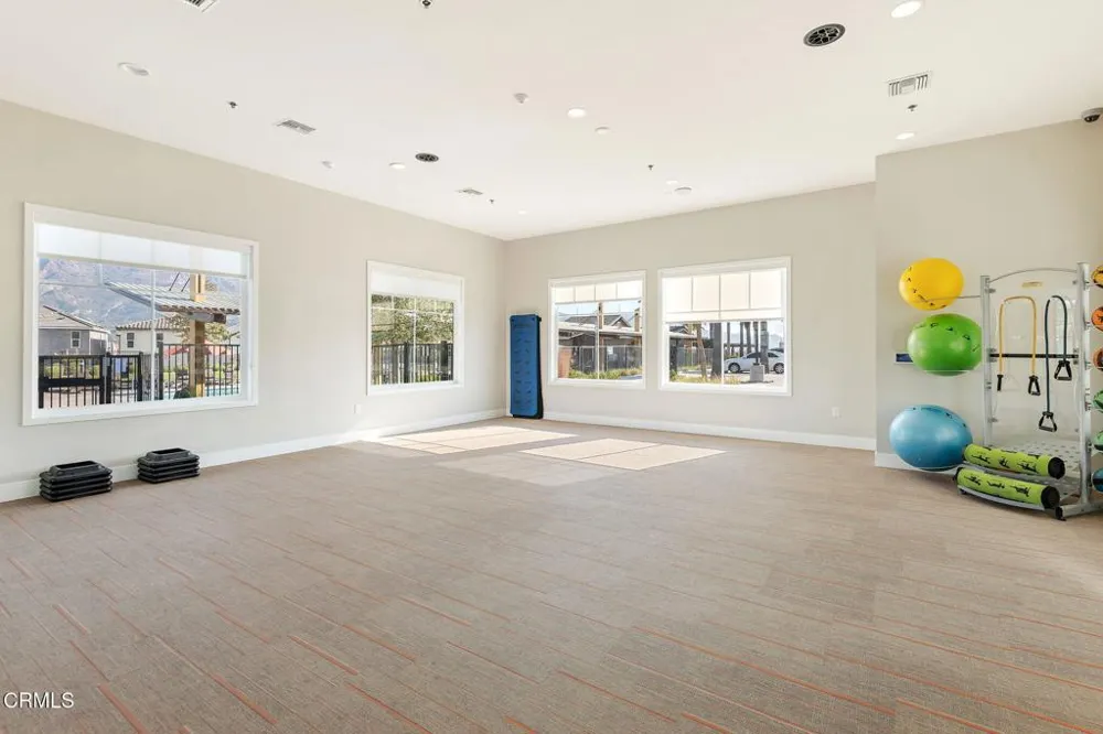 2072 Harvest Loop Santa Paula, CA 93060