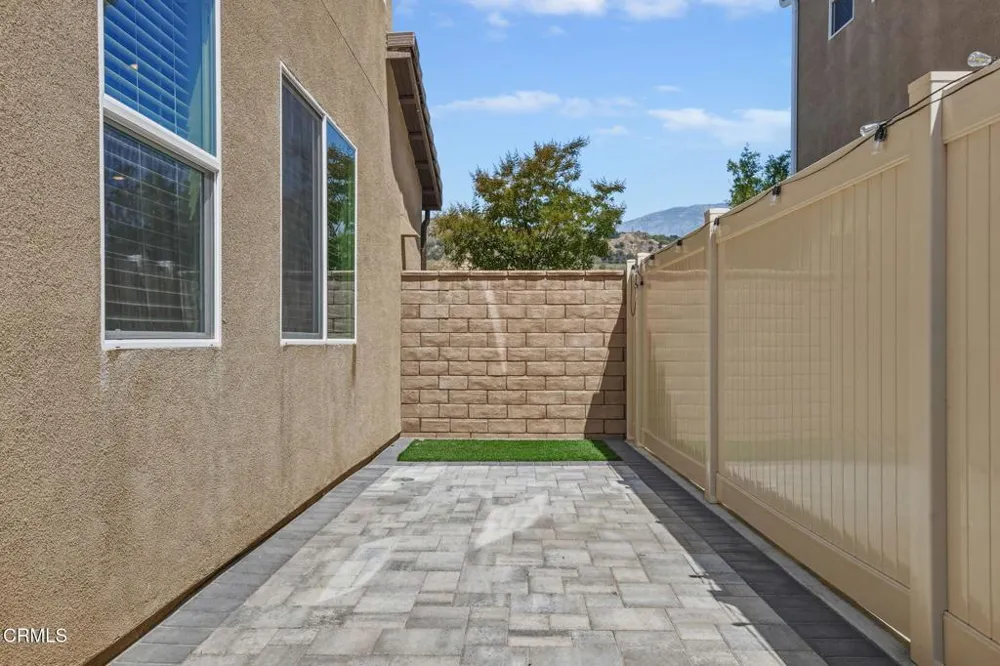 2072 Harvest Loop Santa Paula, CA 93060