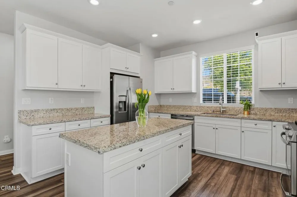 2072 Harvest Loop Santa Paula, CA 93060