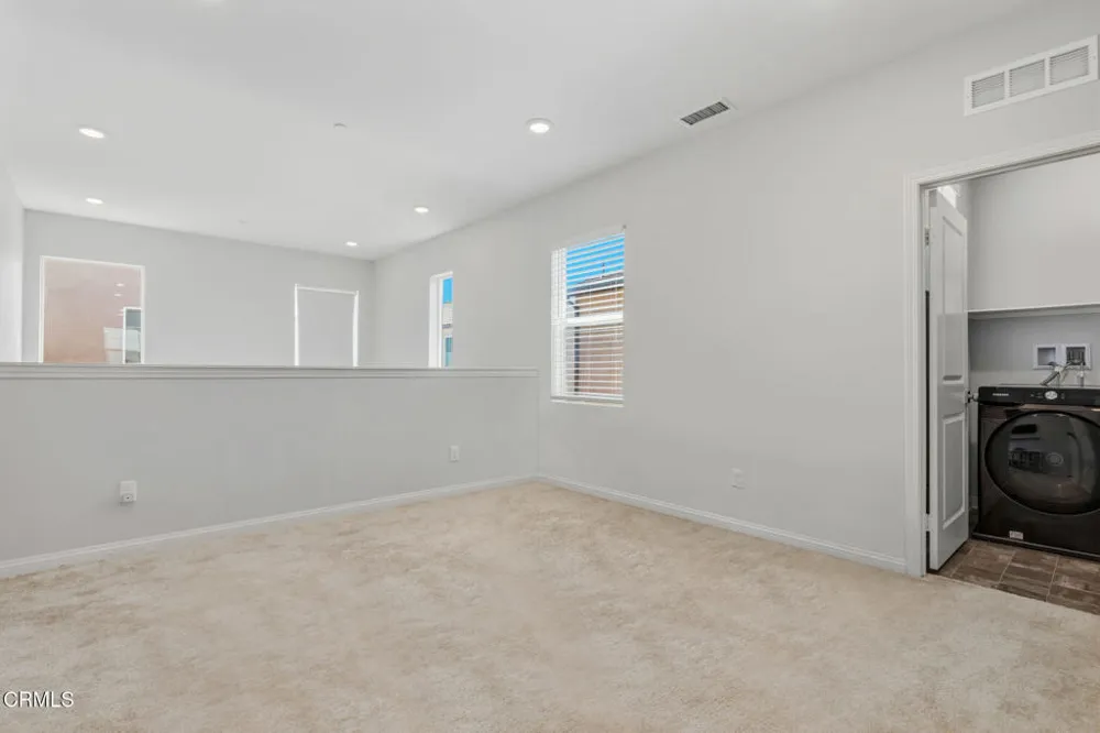 2072 Harvest Loop Santa Paula, CA 93060