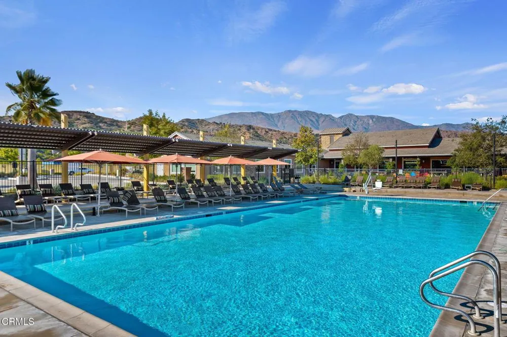 2072 Harvest Loop Santa Paula, CA 93060