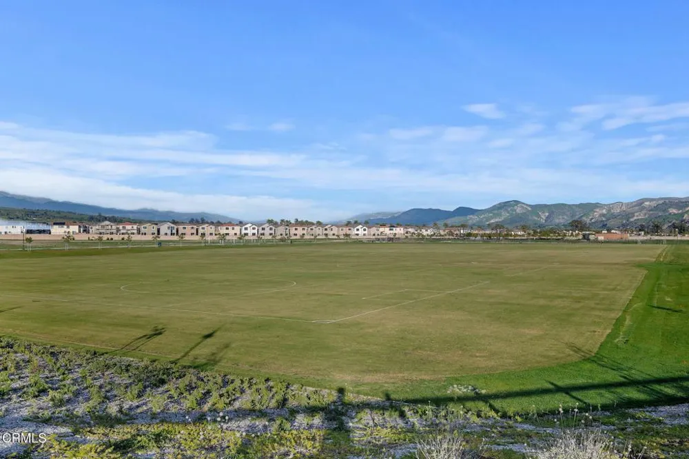 2072 Harvest Loop Santa Paula, CA 93060