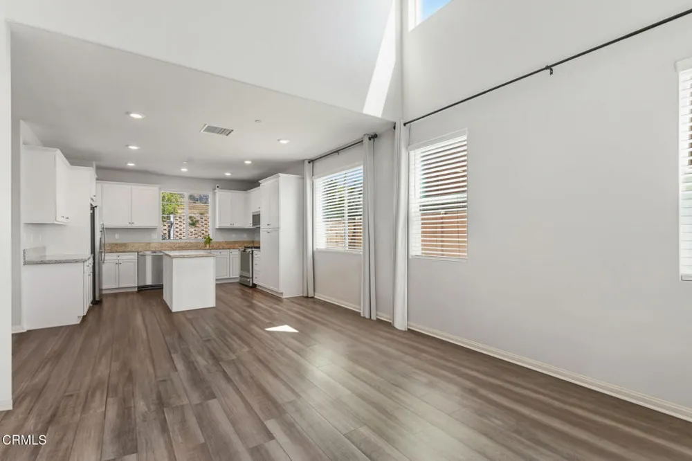 2072 Harvest Loop Santa Paula, CA 93060