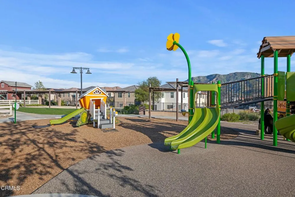2072 Harvest Loop Santa Paula, CA 93060