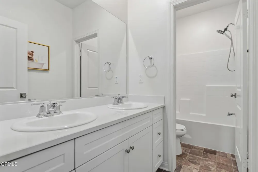 2072 Harvest Loop Santa Paula, CA 93060