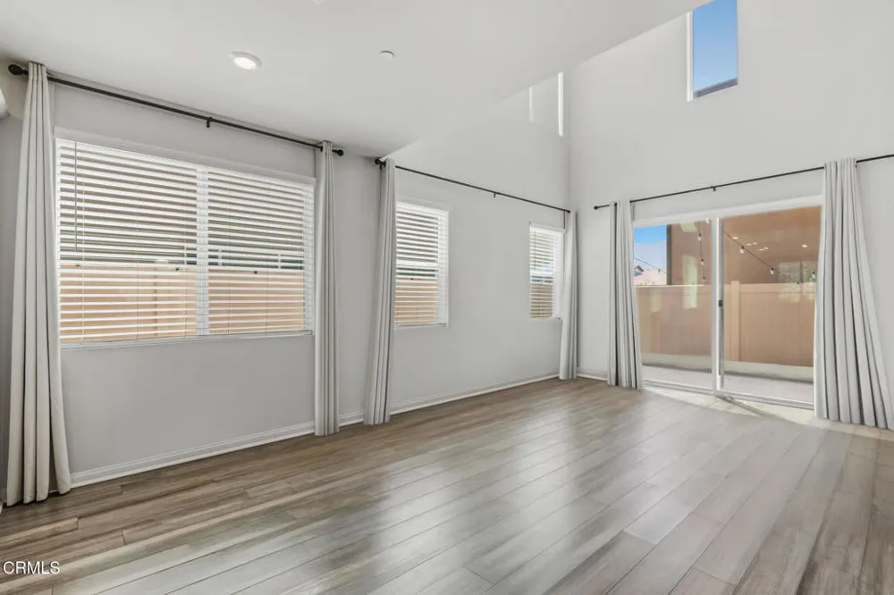 2072 Harvest Loop Santa Paula, CA 93060