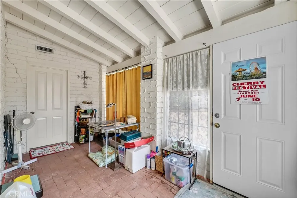 9385 Oak Glen Road Cherry Valley, CA 92223