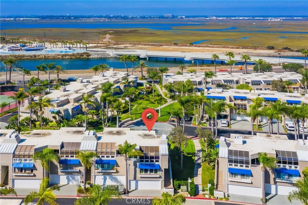 3365 Tempe Drive Huntington Beach, CA 92649
