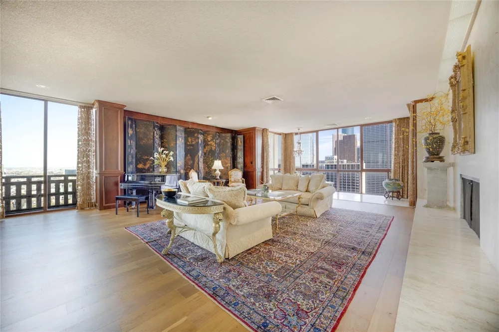 2016 Main Street #PH 6 Houston, TX 77002