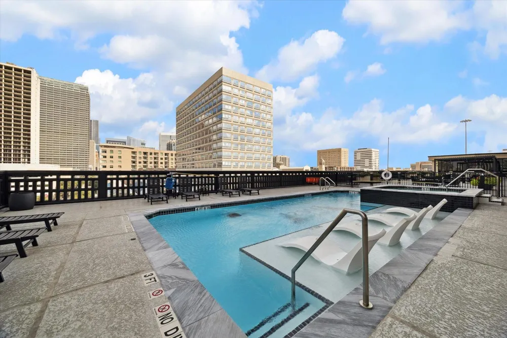 2016 Main Street #PH 6 Houston, TX 77002