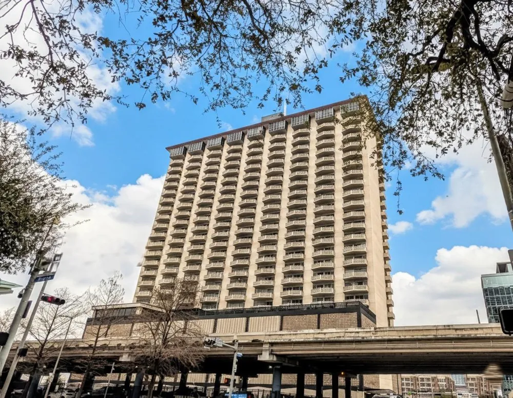2016 Main Street #PH 6 Houston, TX 77002