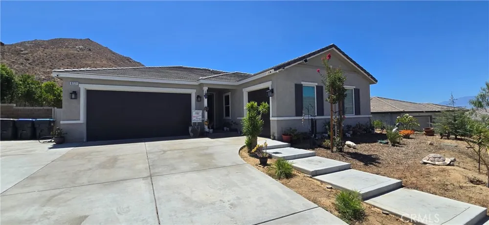 8221 Muir Lane Riverside, CA 92507