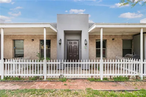 812 E Daffodil Avenue