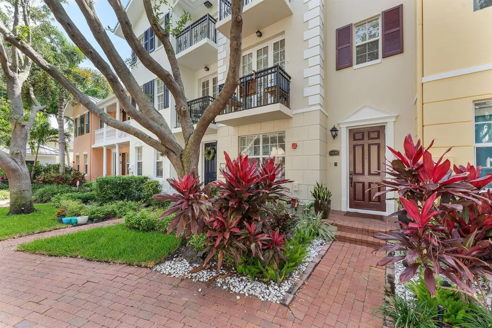 1035 W Heritage Club Circle Delray Beach, FL 33483