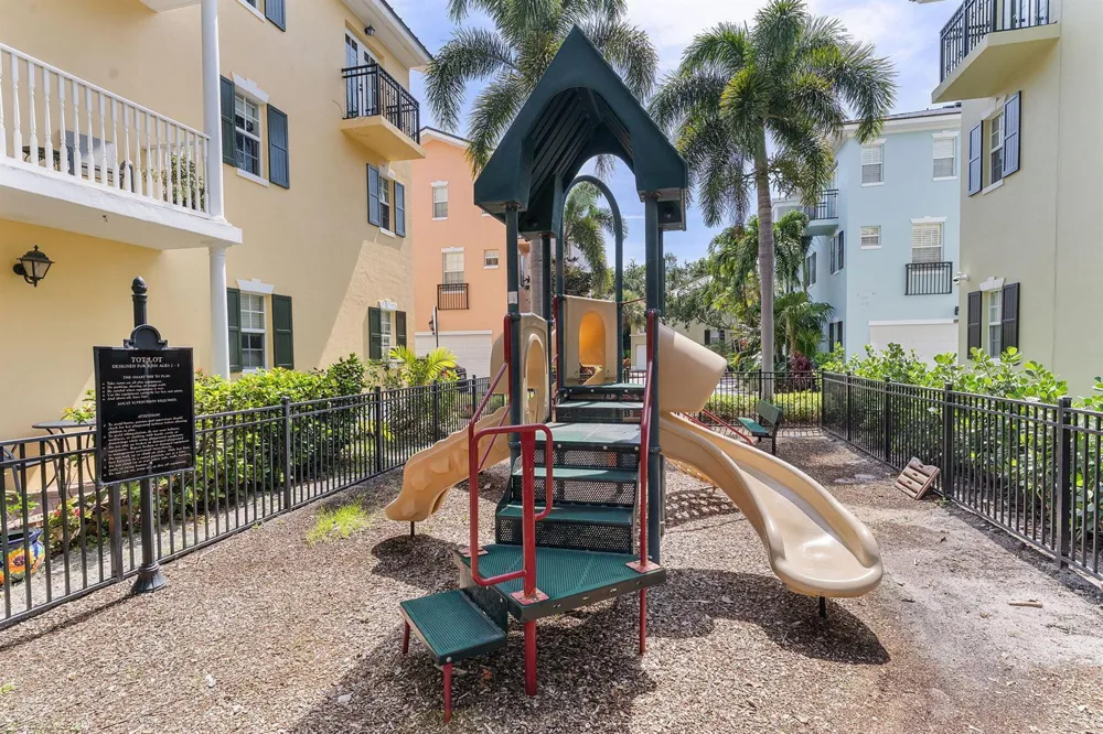 1035 W Heritage Club Circle Delray Beach, FL 33483