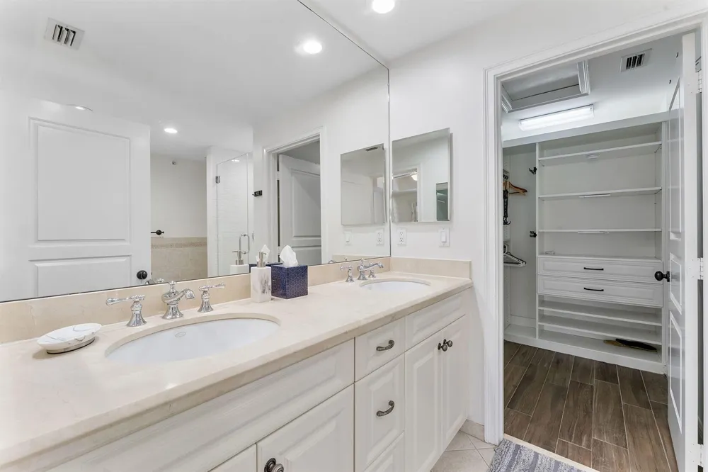 1035 W Heritage Club Circle Delray Beach, FL 33483