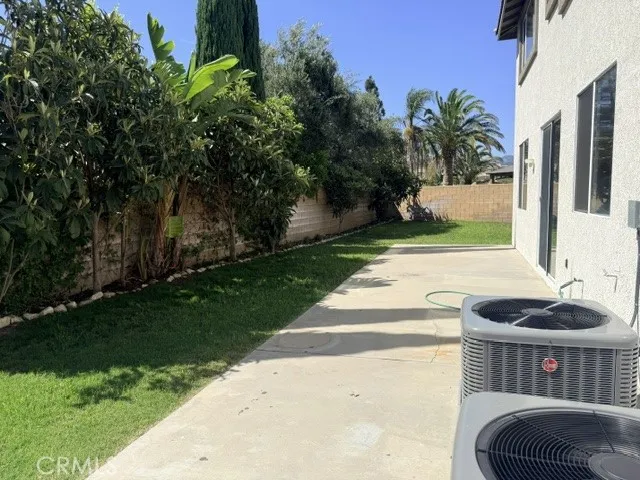 5732 Ridgemark Fontana, CA 92336