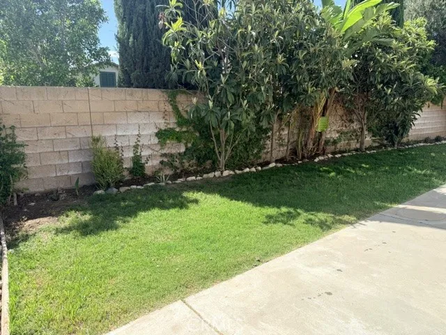 5732 Ridgemark Fontana, CA 92336