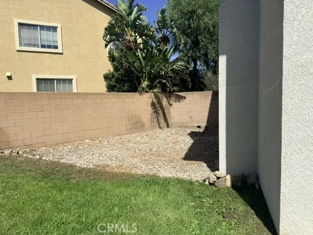 5732 Ridgemark Fontana, CA 92336