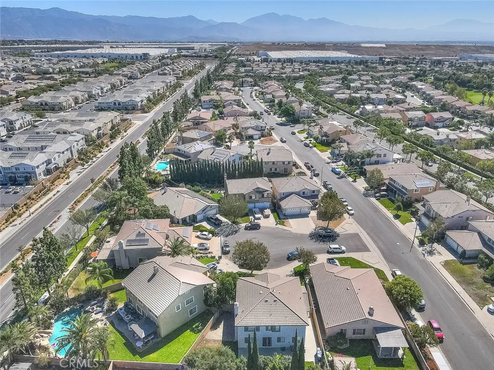 5732 Ridgemark Fontana, CA 92336