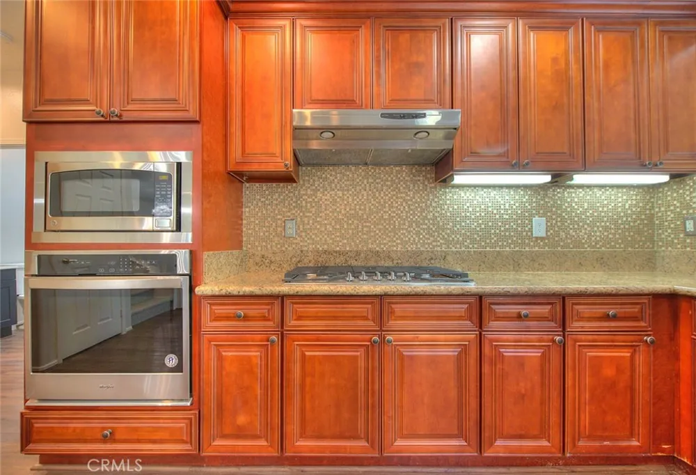 5732 Ridgemark Fontana, CA 92336