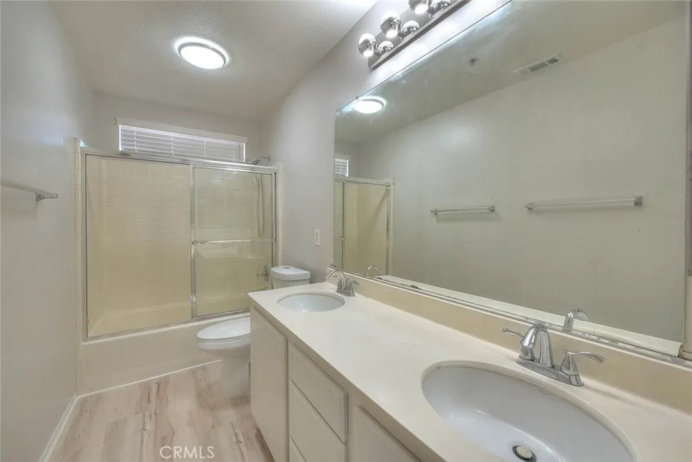 5732 Ridgemark Fontana, CA 92336