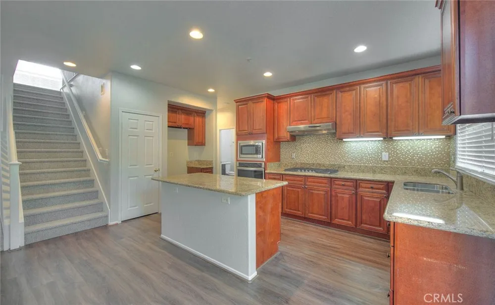 5732 Ridgemark Fontana, CA 92336