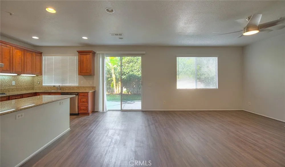 5732 Ridgemark Fontana, CA 92336