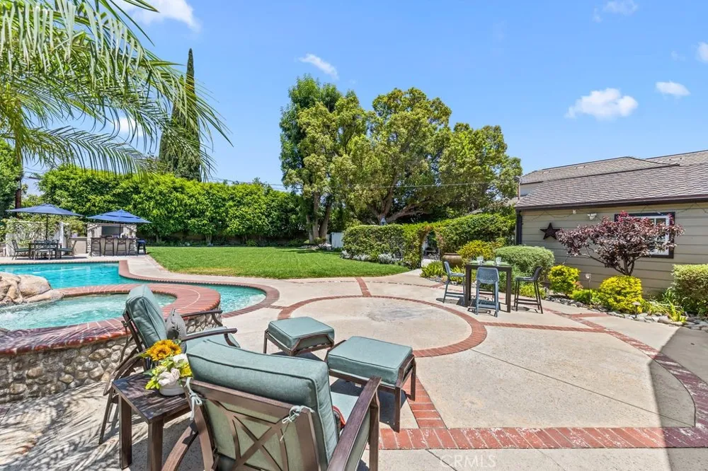 135 E Las Flores Ave Arcadia, CA 91006