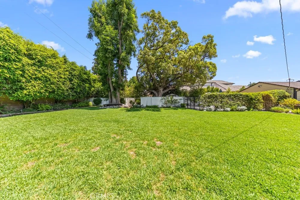 135 E Las Flores Ave Arcadia, CA 91006