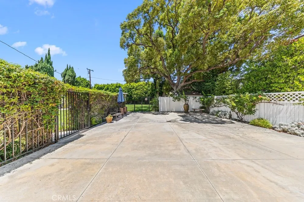 135 E Las Flores Ave Arcadia, CA 91006