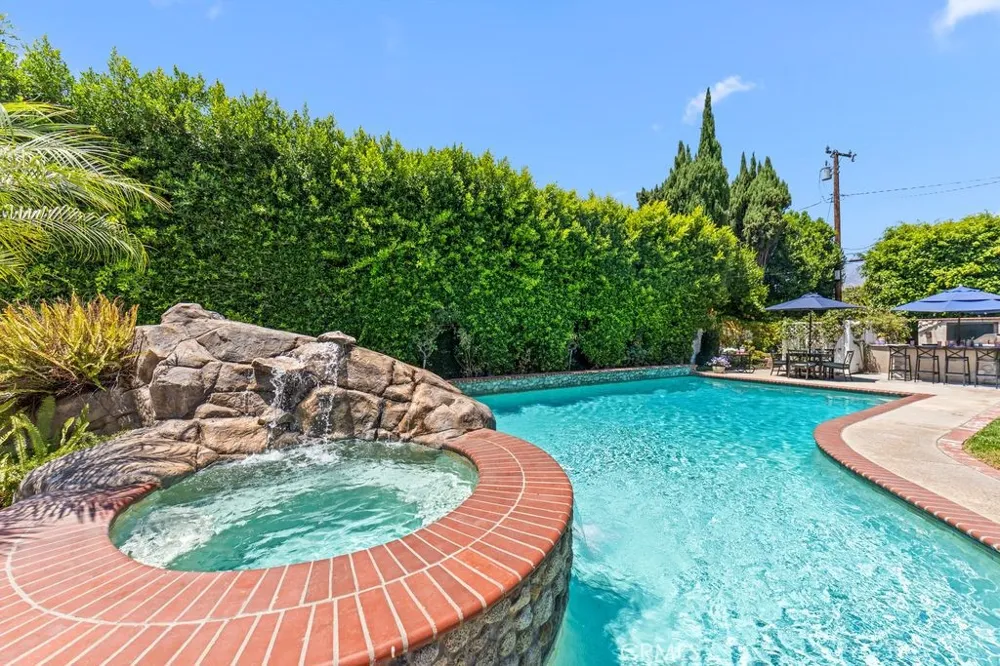 135 E Las Flores Ave Arcadia, CA 91006