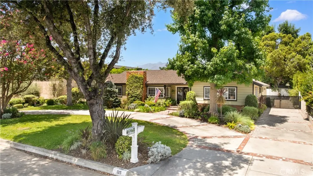 135 E Las Flores Ave Arcadia, CA 91006