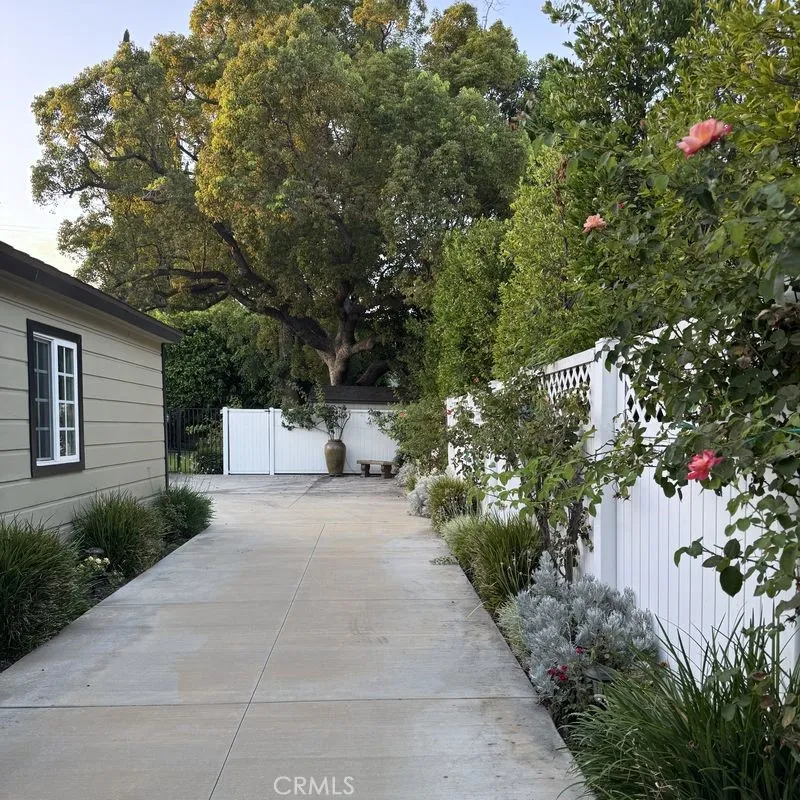 135 E Las Flores Ave Arcadia, CA 91006