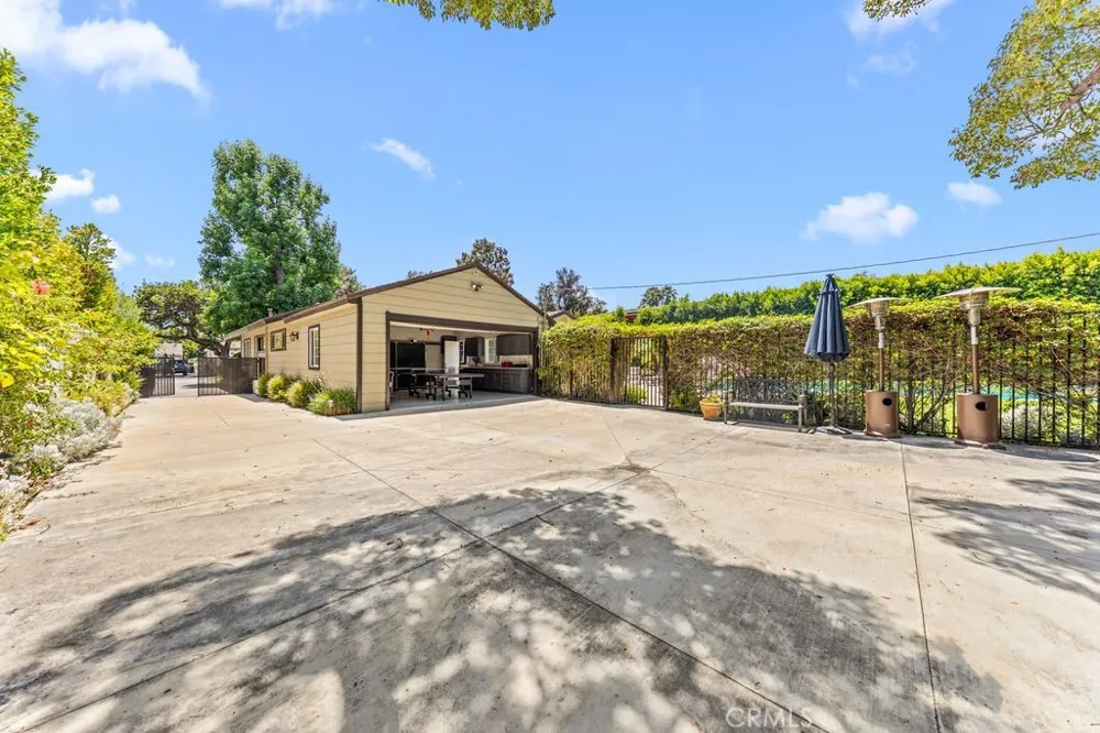 135 E Las Flores Ave Arcadia, CA 91006