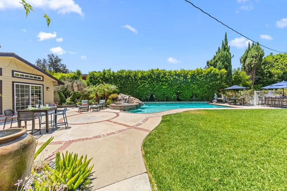 135 E Las Flores Ave Arcadia, CA 91006