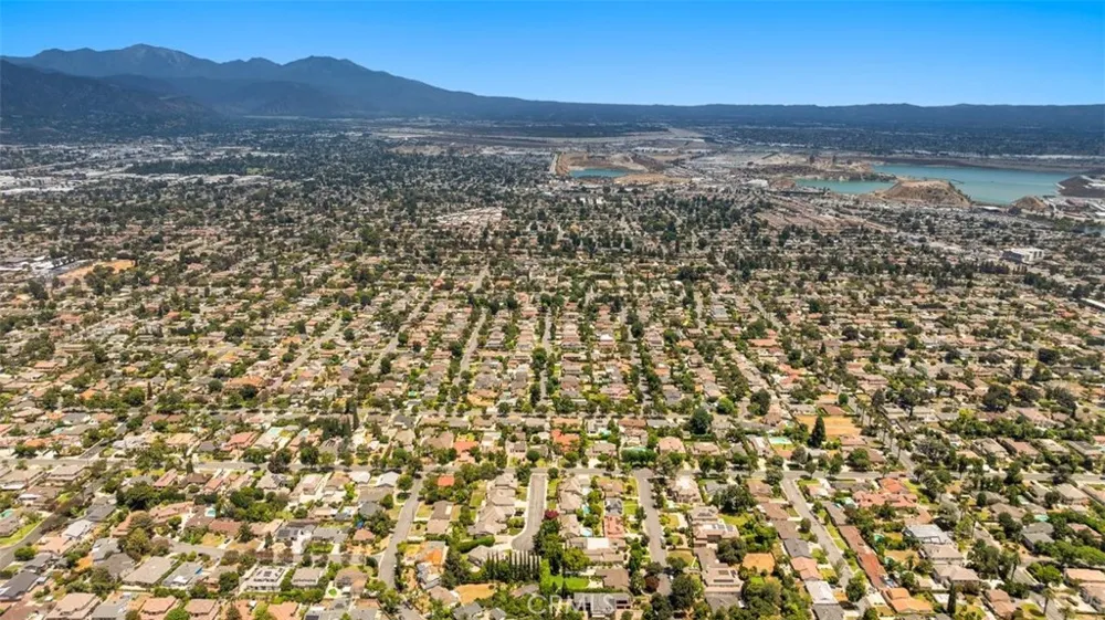 135 E Las Flores Ave Arcadia, CA 91006