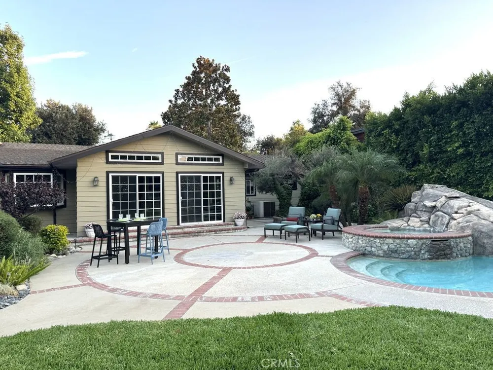 135 E Las Flores Ave Arcadia, CA 91006