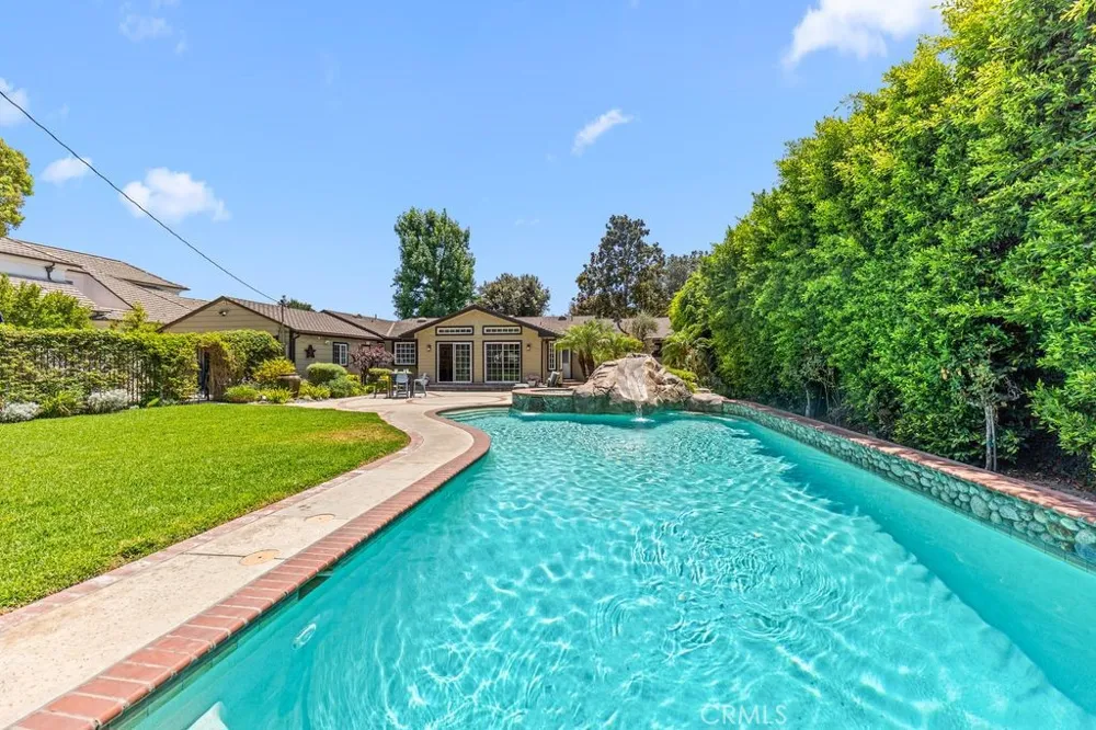 135 E Las Flores Ave Arcadia, CA 91006