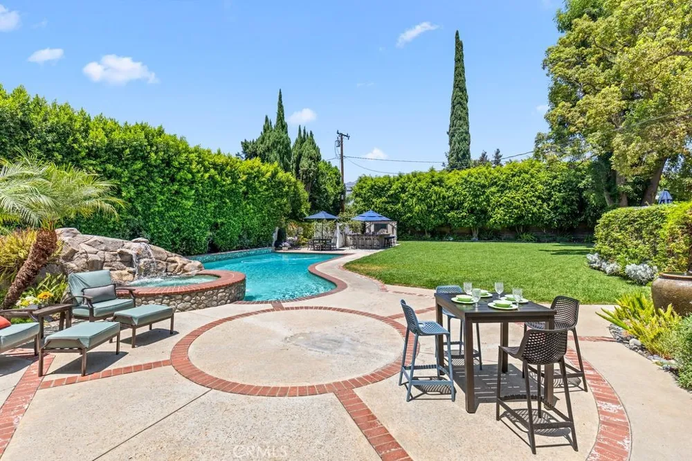 135 E Las Flores Ave Arcadia, CA 91006
