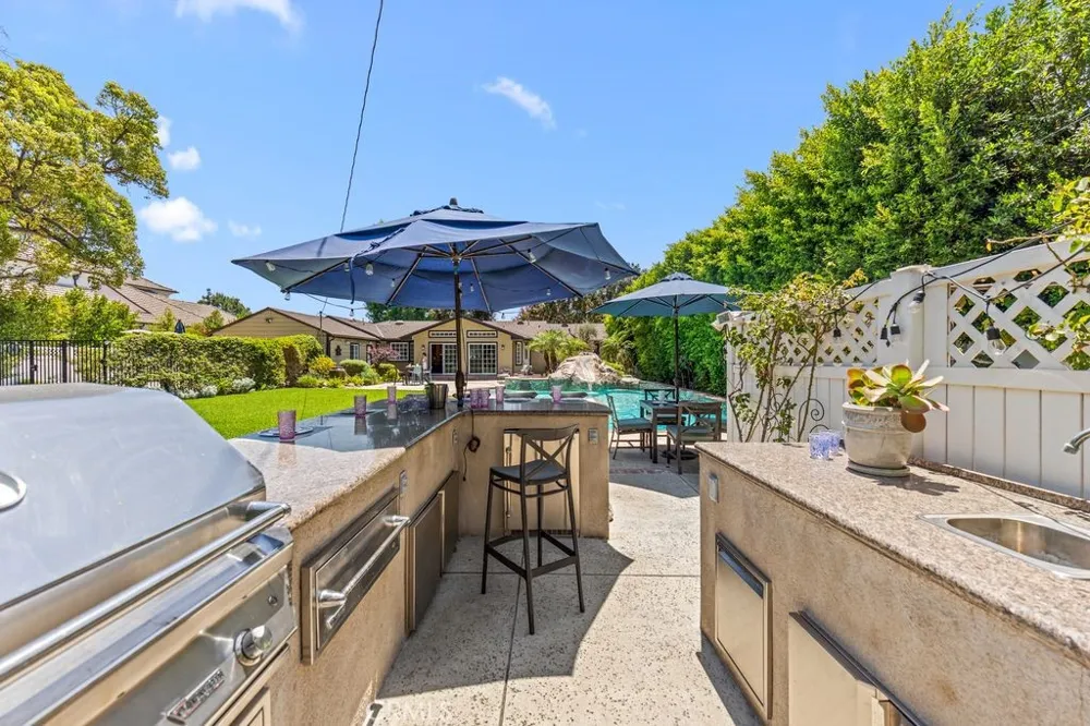 135 E Las Flores Ave Arcadia, CA 91006