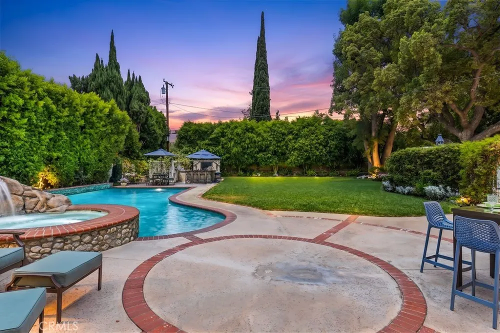 135 E Las Flores Ave Arcadia, CA 91006