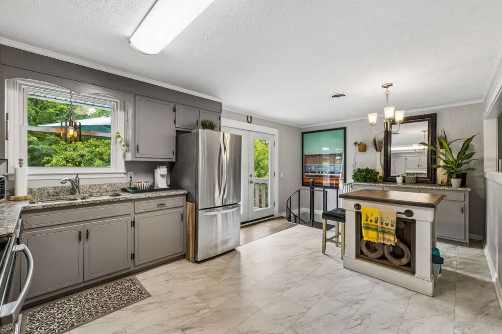 1109 Taylor Town Rd White Bluff, TN 37187
