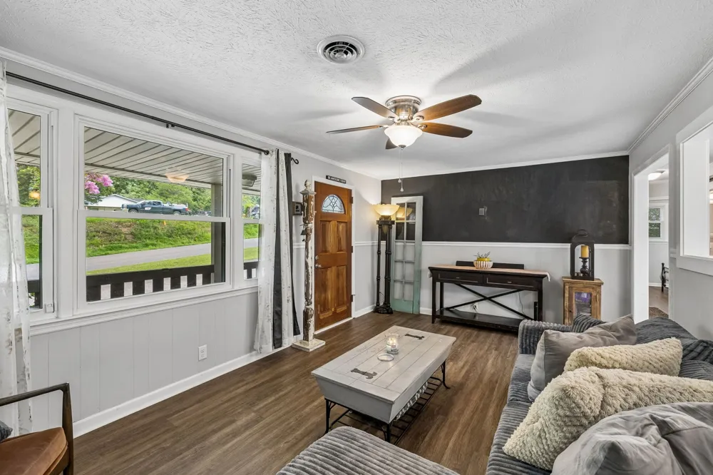 1109 Taylor Town Rd White Bluff, TN 37187