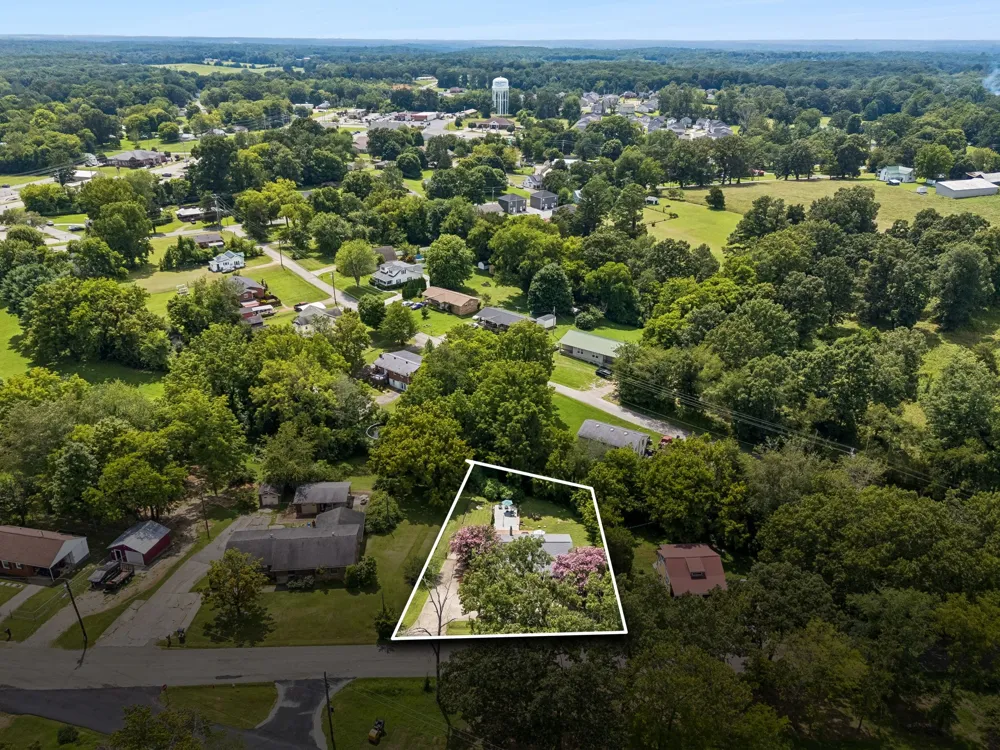 1109 Taylor Town Rd White Bluff, TN 37187