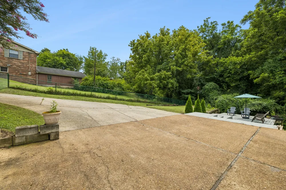 1109 Taylor Town Rd White Bluff, TN 37187